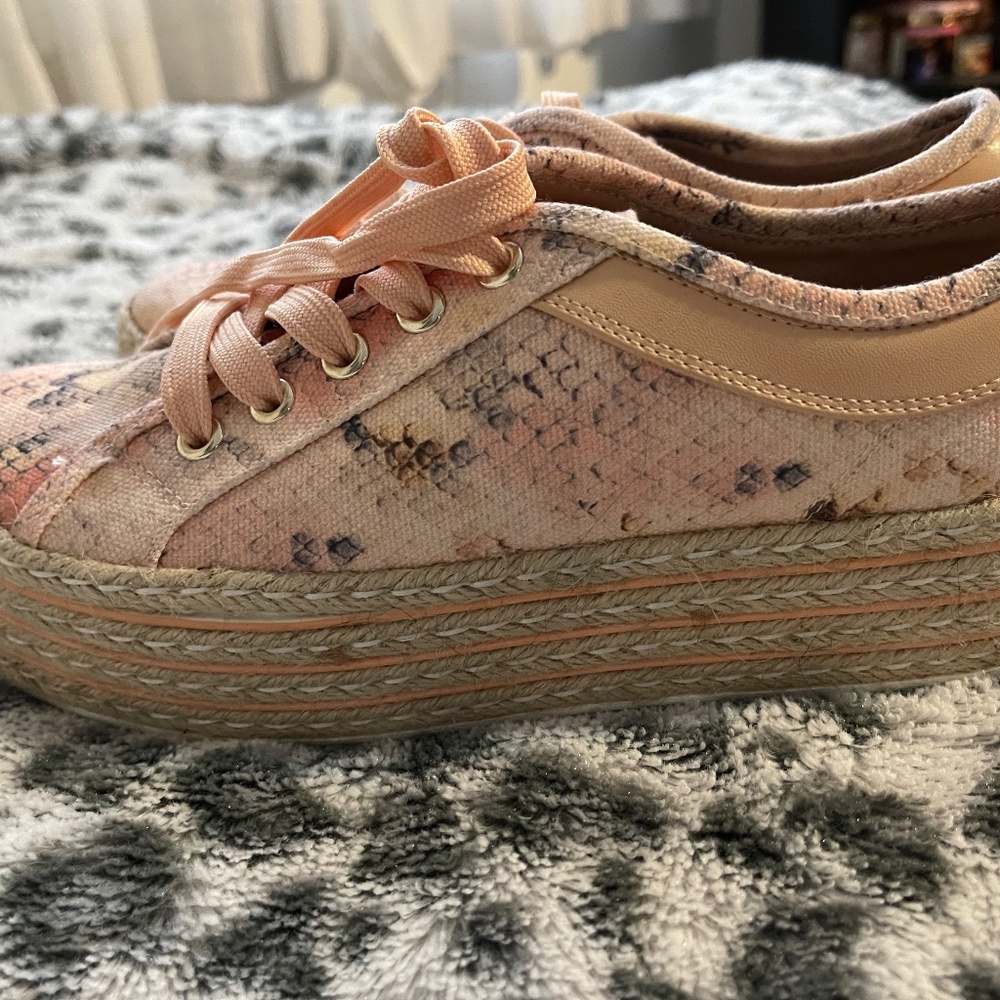 Call It Spring DAIISY size 7 platform shoes